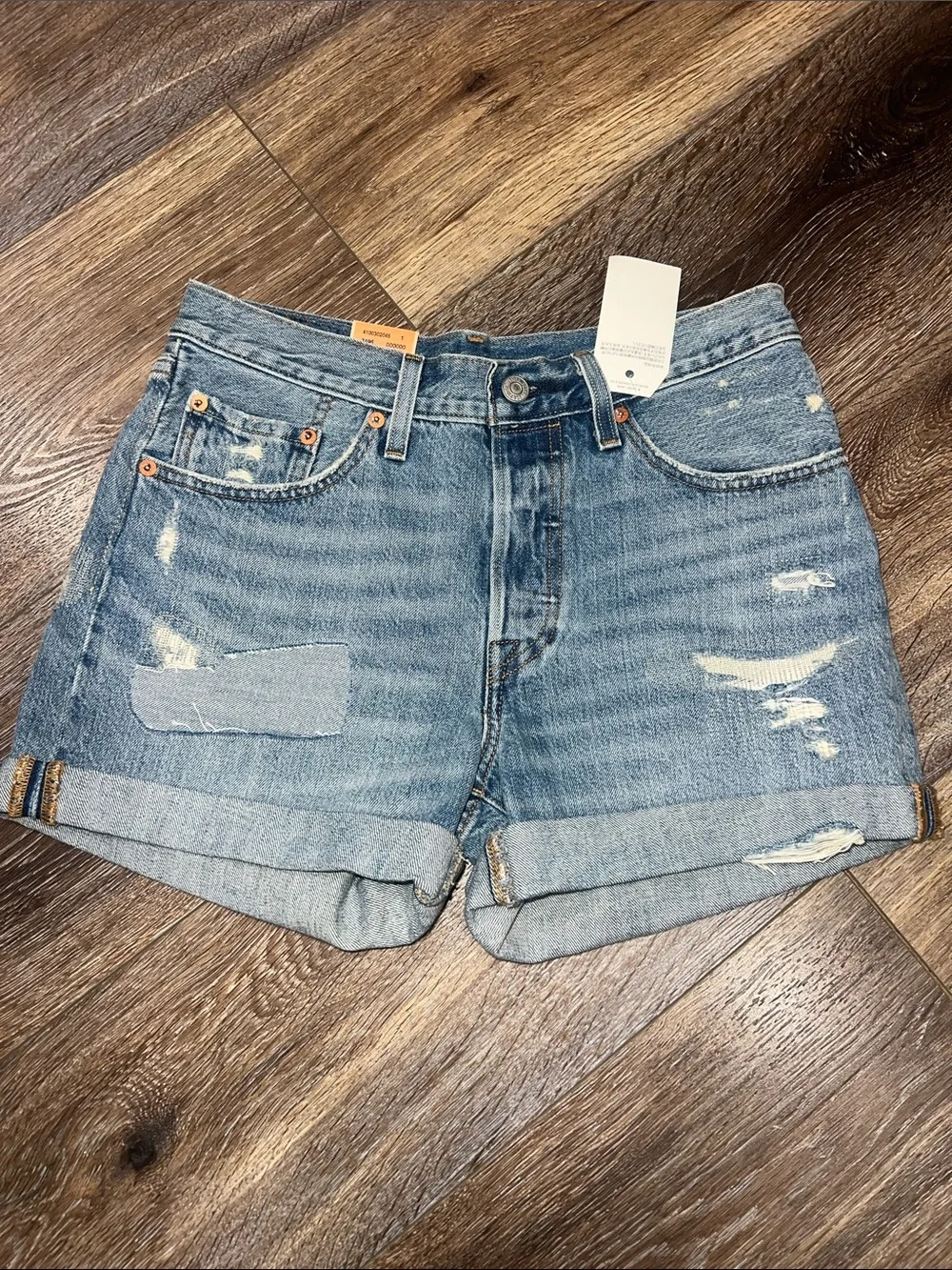 NWT Levi's 501 Medium Wash Distressed Long Button Fly Denim Shorts ❤️